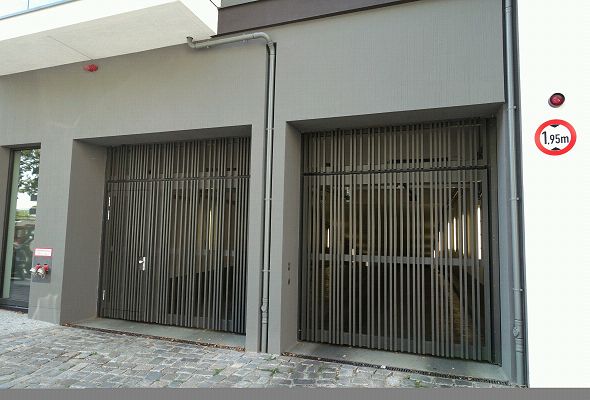 k-12001723-Scharnhorststr.-Berlin-Ein-Ausfahrtstor-Sonderbelag-1